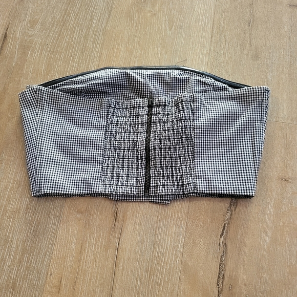 Socialite Black & White Gingerham Crop Top Size Medium - Picture 2 of 7